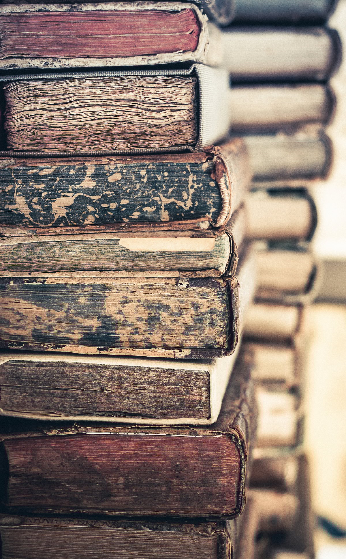 Depositphotos : A stack of old books