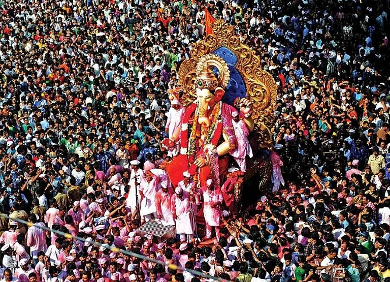 Thousands escort Lalbaugcha Raja every year in Mumbai - Wikimedia Commons