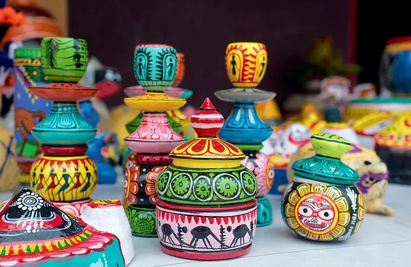 Display of several handicrafts at Raghurajpur