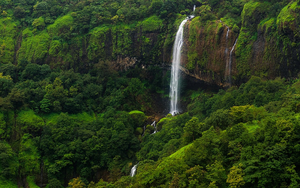Shutterstock : Baba Dabdaba, a lesser known waterfall near Amboli ghats