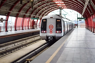 Shutterstock : The Delhi Metro pulls into a station
