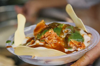 Depositphotos : Papri chat on the streets of Indore
