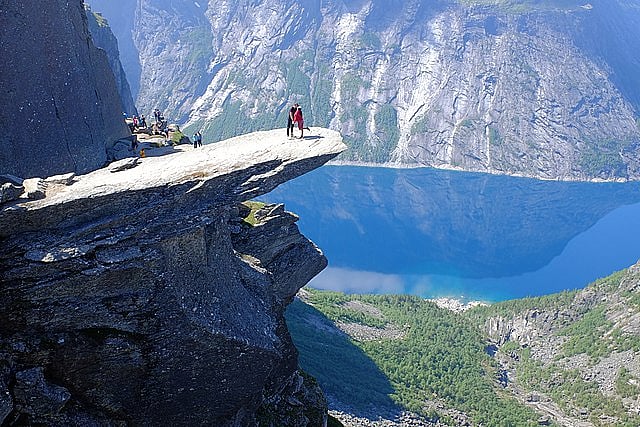 Frankemann/WikiCommons : The tip of Trolltunga in Norway