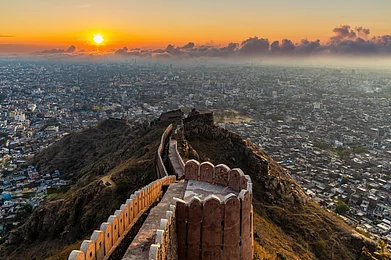AvigatoR/Deposit photos : Nahargarh Fort at sunset
