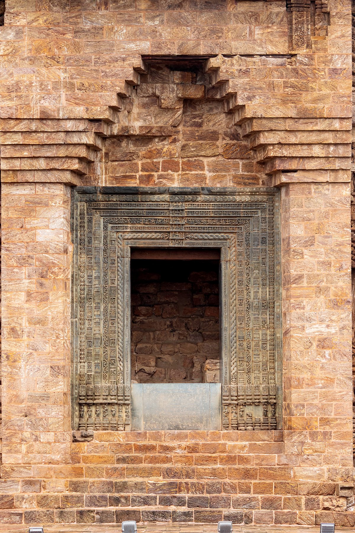 The entry gate of the assembly hall, also known as Jagamohana 