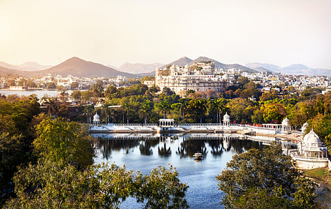Lake Pichola is the centrepiece of wedding photo shoots in Udaipur