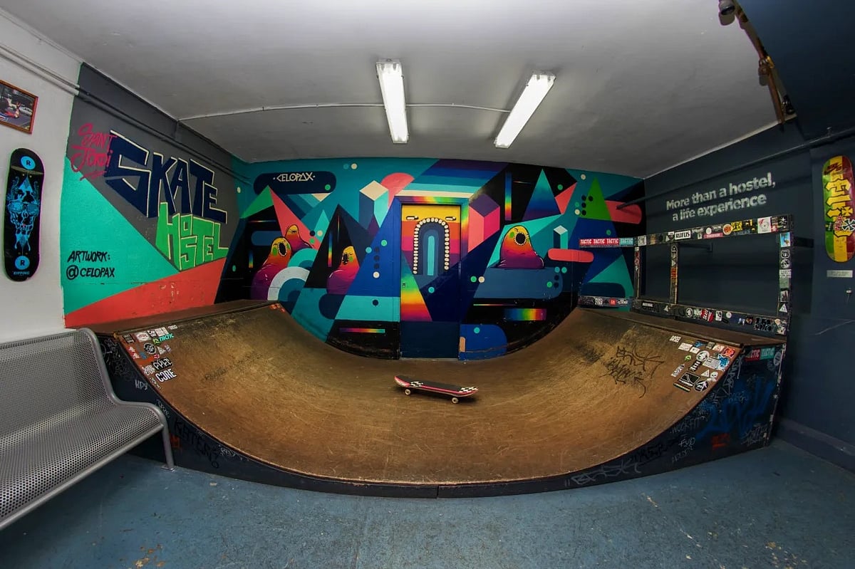 The indoor skate room at Sant Jordi Sagrada Familia Hostel 