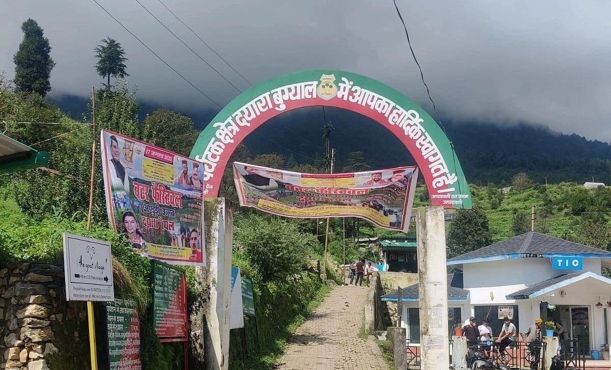 The starting point of the Dayara Bugyal trek