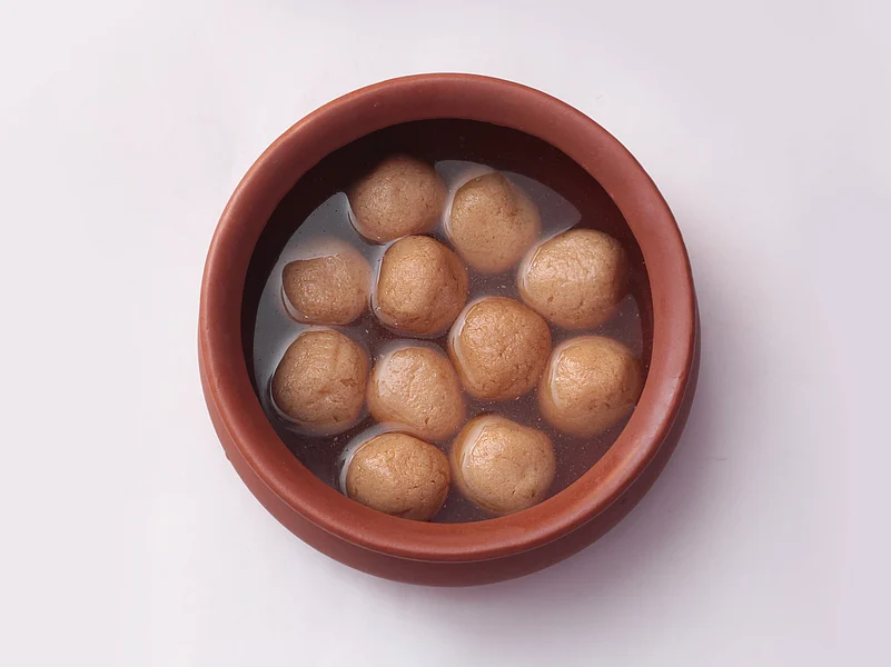 Nolen Gurer Rosogolla