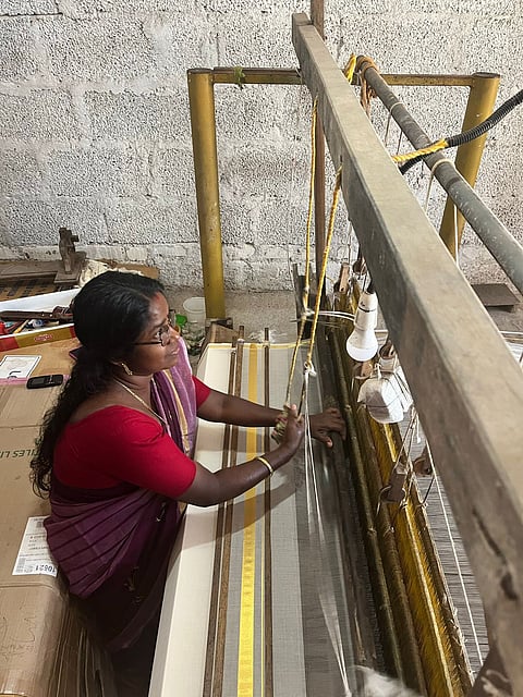 A lady weaving the traditional kasavu