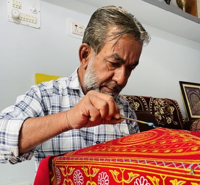 Roganartnirona : Gafur is a master rogan artist