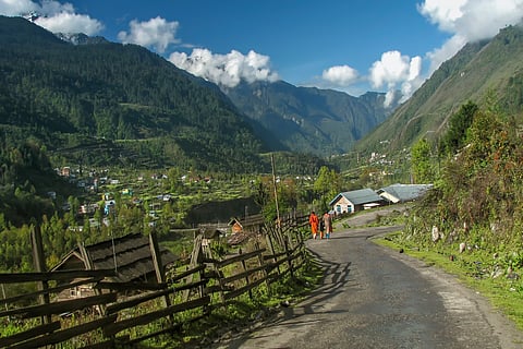 A qauint road in Lachung town lending the scene a storybook vibe