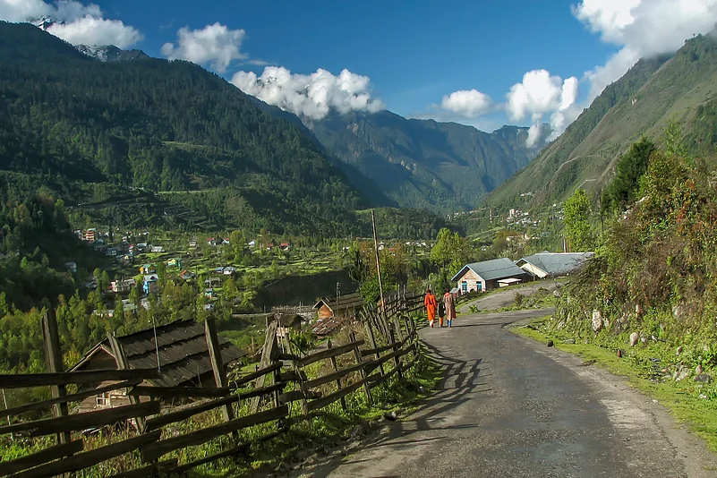 A qauint road in Lachung town lending the scene a storybook vibe