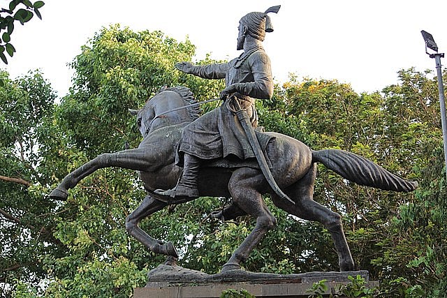 WikiCommons : A statue of Shivaji in Shivaji Park, Mumbai
