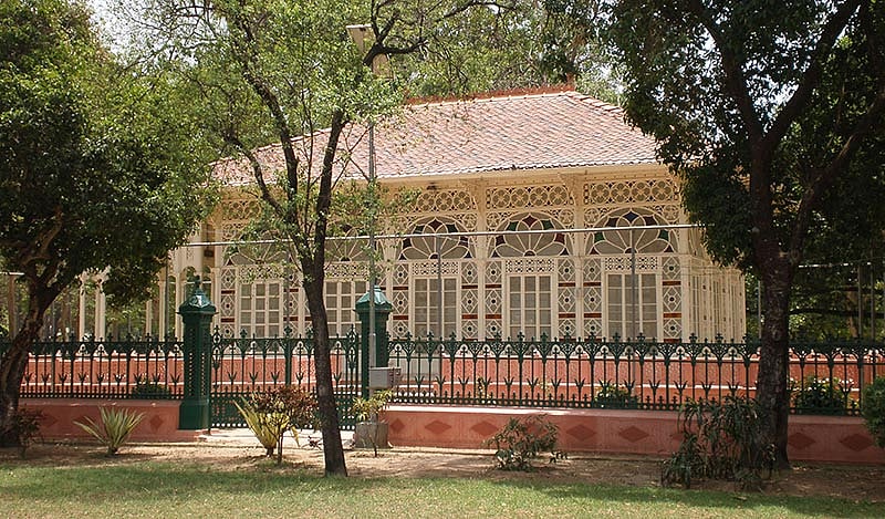 WikiCommons : Upasana Griha in Shantiniketan
