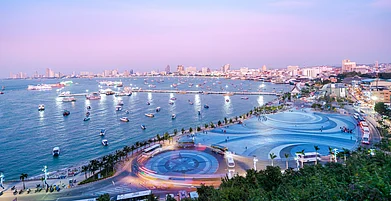 Shutterstock : Viewpoint Pattaya Beach in Pattaya city, Thailand