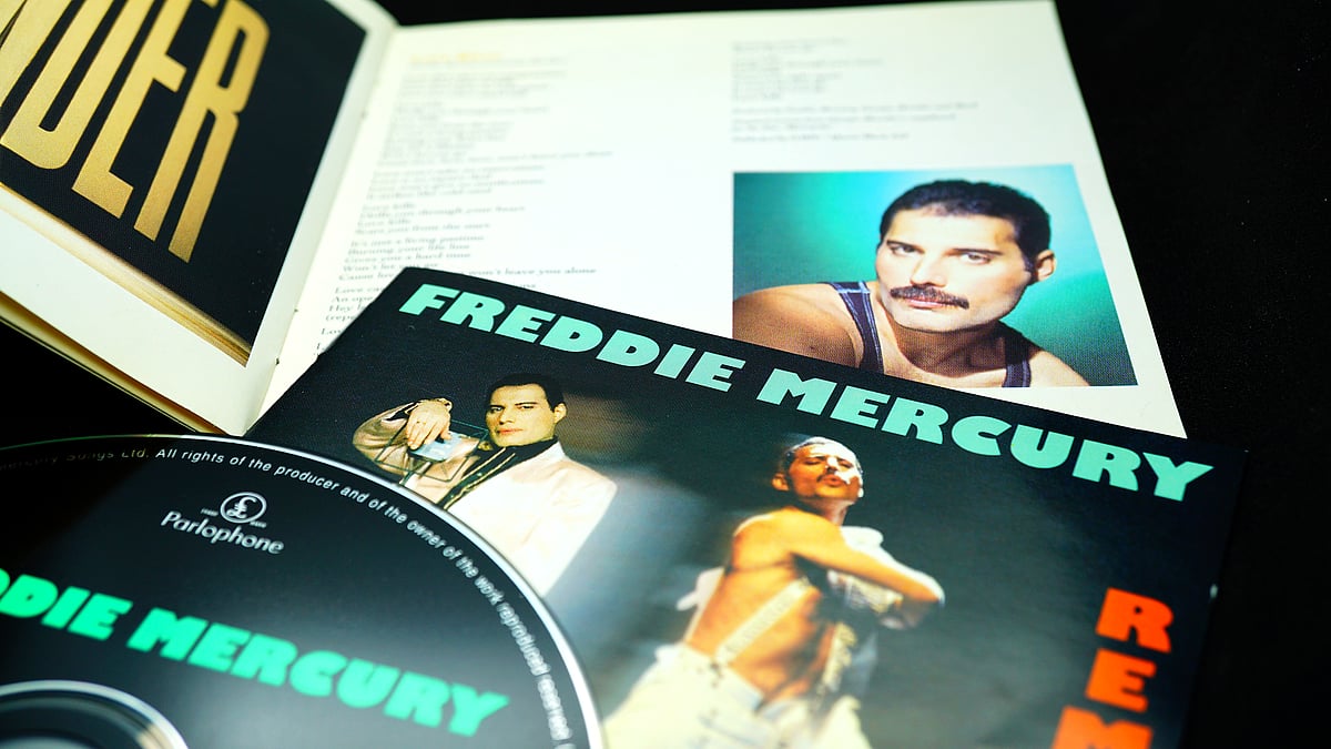 Shutterstock : Freddie Mercury CDs