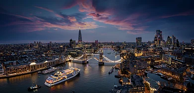 Shutterstock : Panoramic view of the London bridge