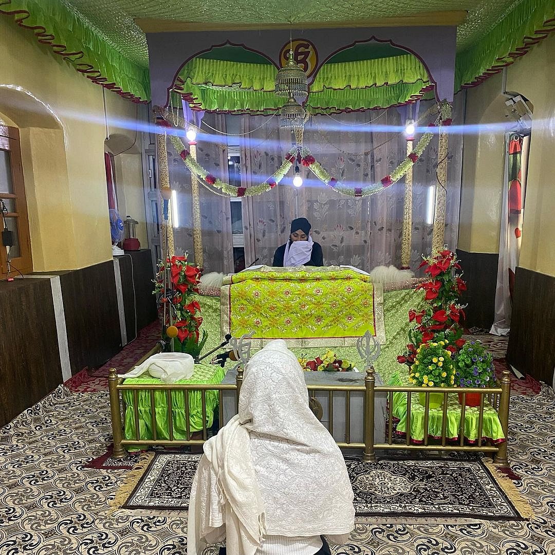 Sara Ali Khan offering prayer at a Gurdwara in Kashmir