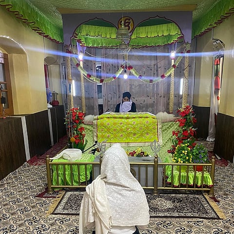 Sara Ali Khan offering prayer at a Gurdwara in Kashmir