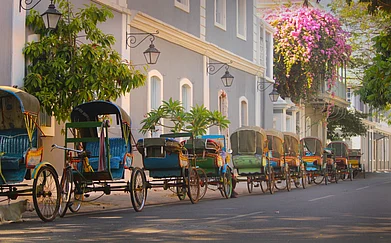 Shutterstock : Vintage tricycle carts in Puducherry