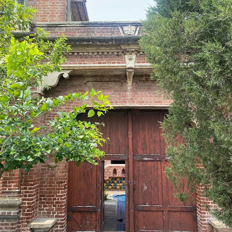 The entrace to haveli