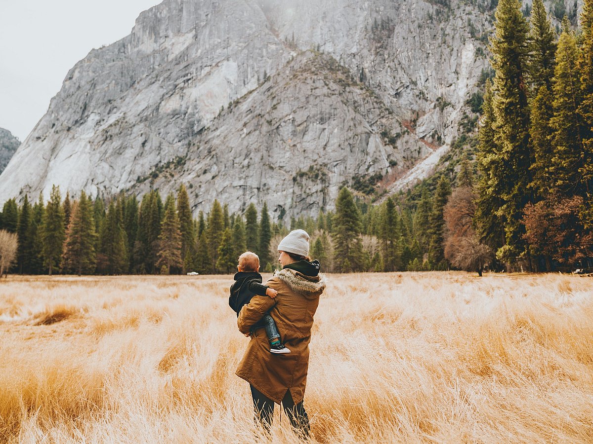 Unsplash : Woman carrying a baby