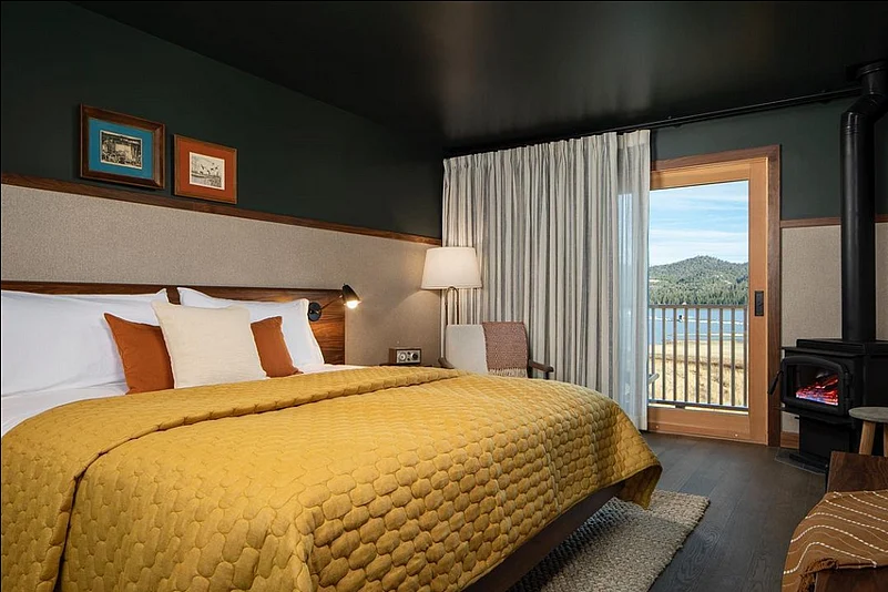 A glimpse of Hotel Marina Riviera near Big Bear Lake