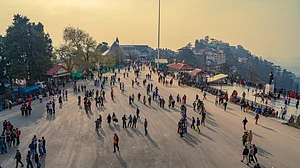 Shutterstock : Mall Road