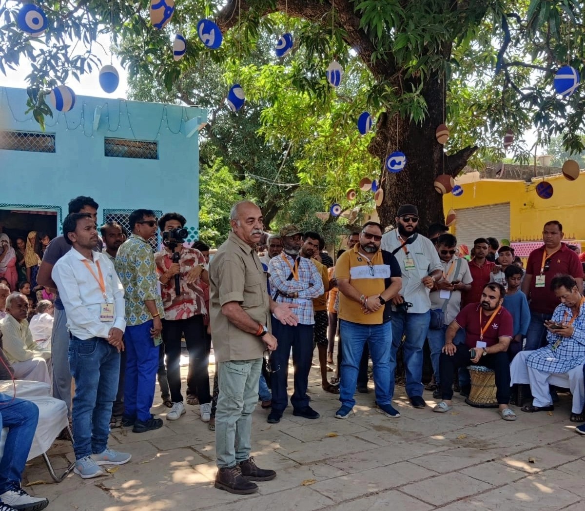 Nagendra Mehta (in brown shirt), Art & Craft Director, MP Tourism Board