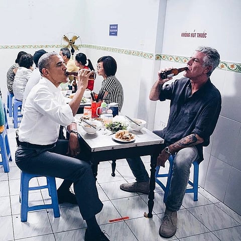 Bourdain and Obama having a meal at Bun Cha Huong Lien