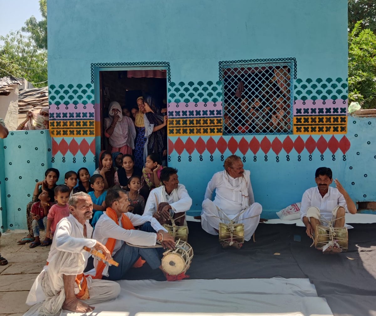 The folk singers of Pranpur