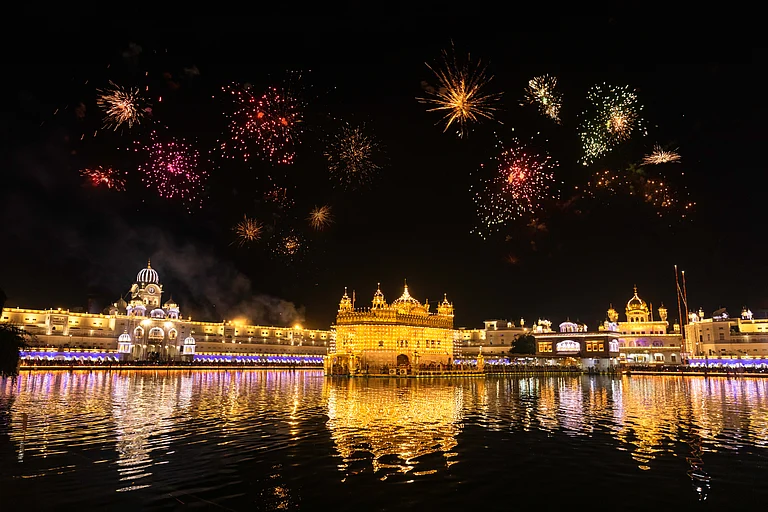 Gurudwaras are lit up for the celebration of Bandi Chhor Divas - Shutterstock