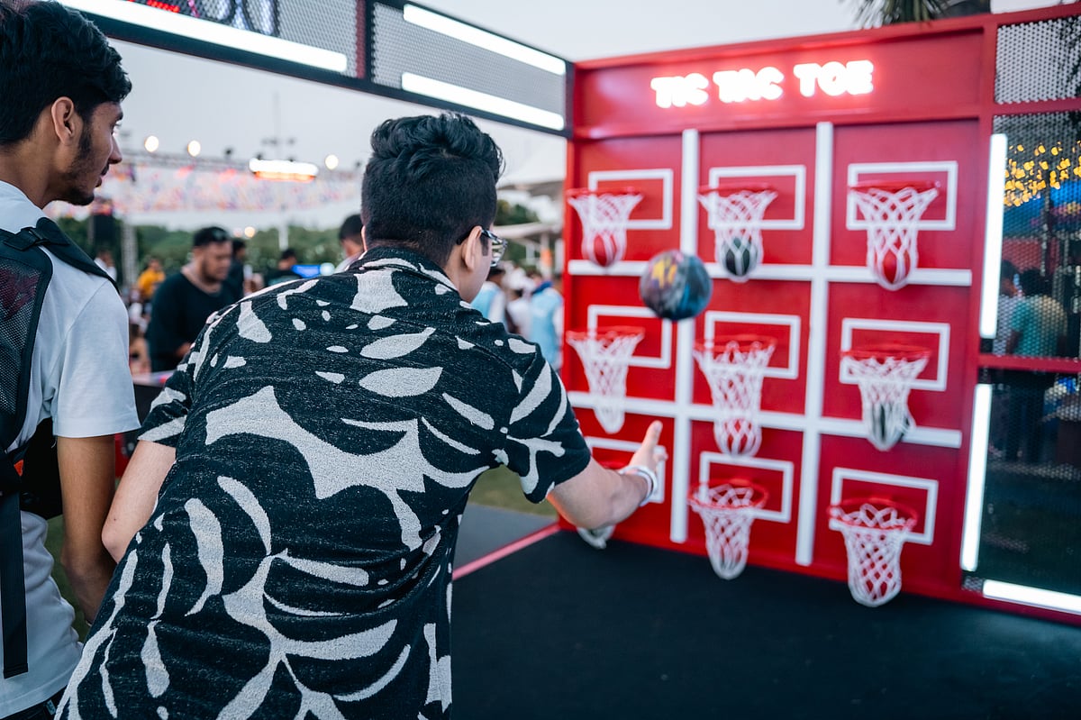 The event will have fun activities like fluid art, games, face art stations, and more