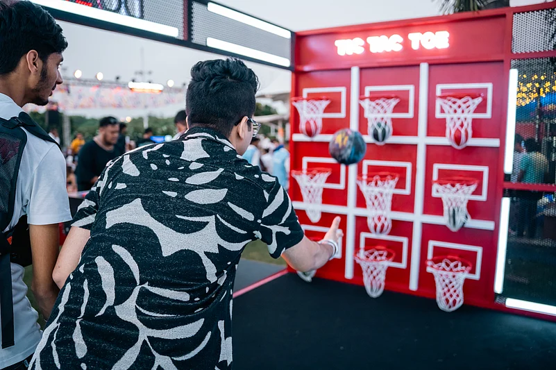 The event will have fun activities like fluid art, games, face art stations, and more