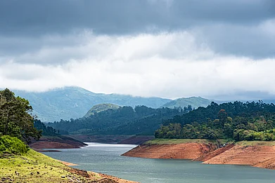 Shutterstock.com : Aerial view of Valparai