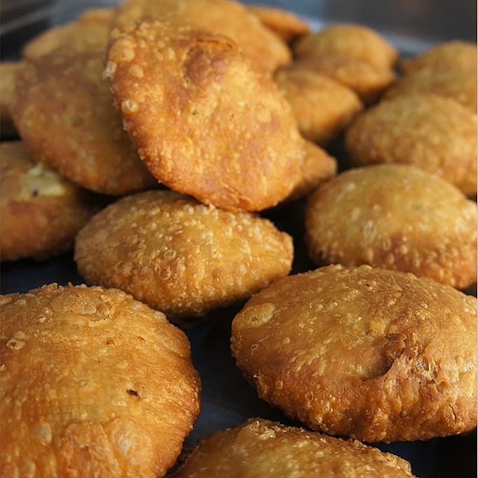Pyaaz Kachoris