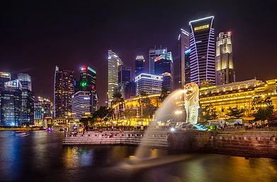 Shutterstock : The skyline of Singapore