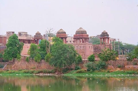 Jahaz Mahal on the bank of Hauz-i-Shamsi