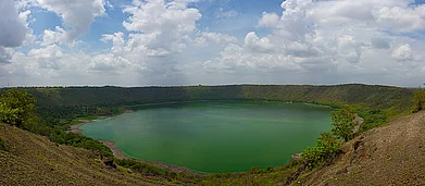 WikimediaCommons : Lonar lake