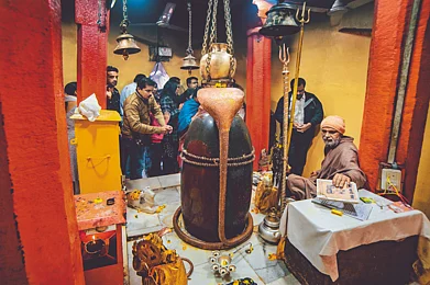 Shutterstock : Inside Shankaracharya temple