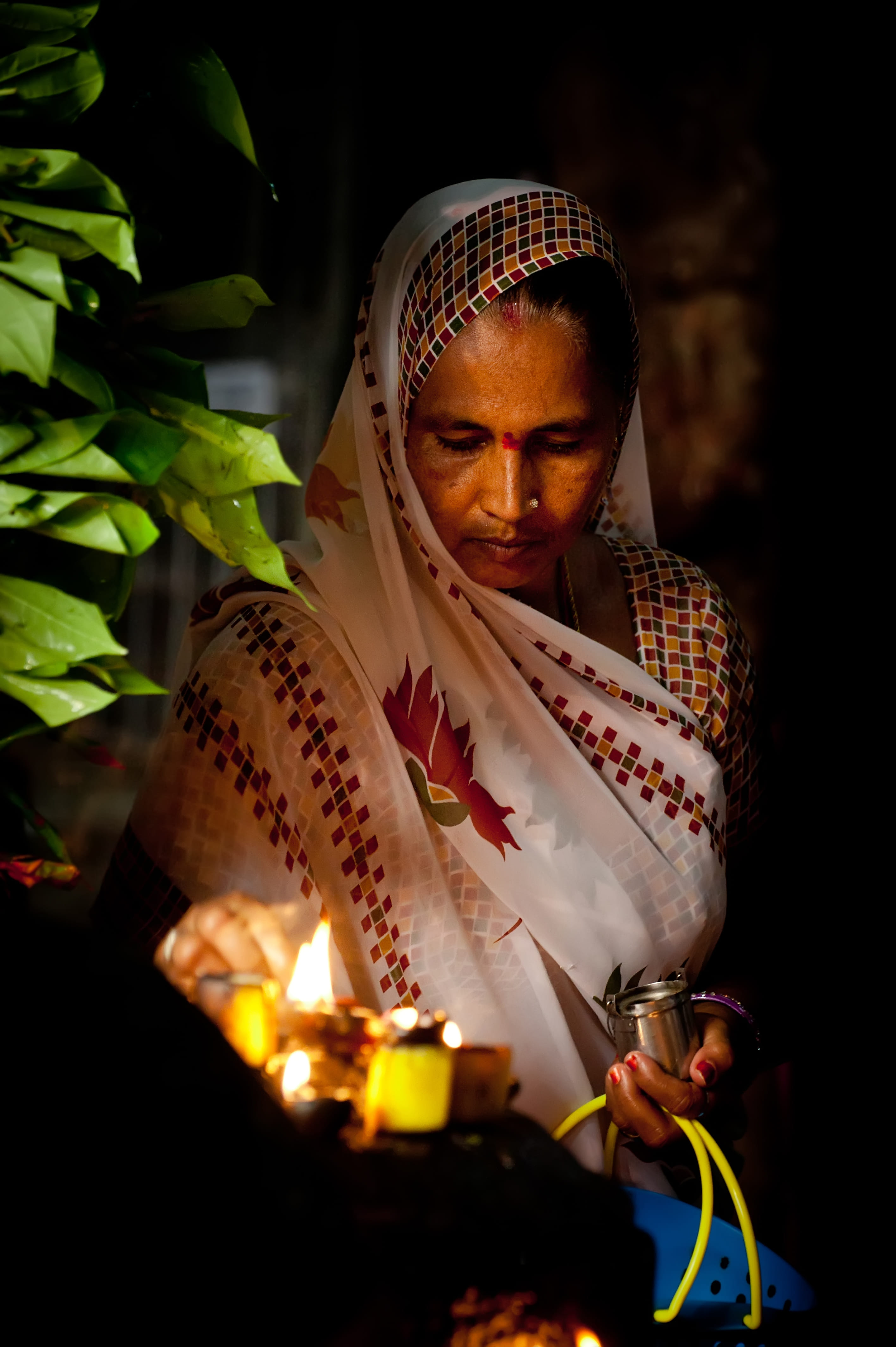 Indian woman prays inside Meenakshi Temple 