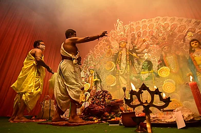 Rudra Narayan Mitra / Shutterstock.com : A puja pandal in Kolkata