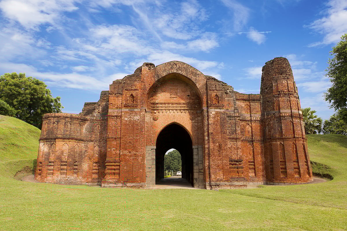 Shutterstock : Dakhil Darwaza in Gaur, West Bengal