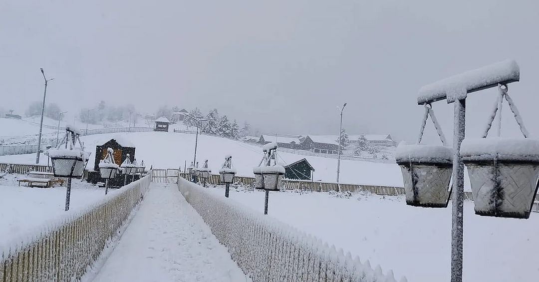 Gulmarg receives fresh snowfall - mahmood.a.shah.5/Instagram