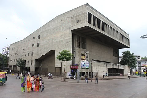 Teen Darwaza, Manek Chowk, Rani no Hajiro