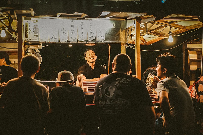 A Yatai owner entertaining customers