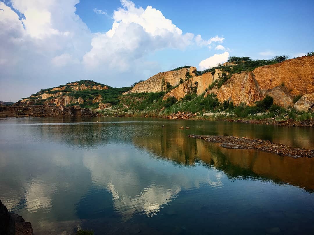 gagan.deep_11/instagram : A view of the Panikot Lake