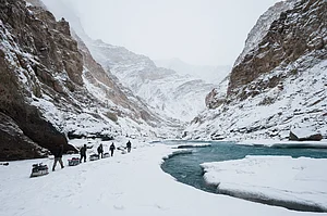 Shutterstock : Zanskar River along the Chadar Trek