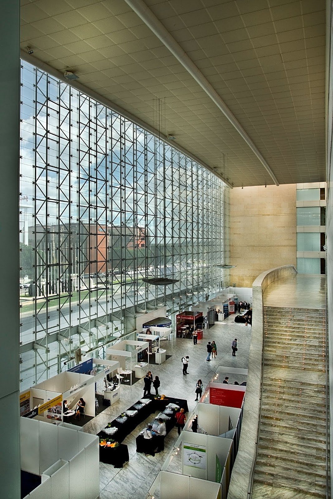 IFEMA Municipal Congress Center offers 12 halls, 2 congress centres (North and South), 2 auditoriums, and over 80 business meeting rooms.